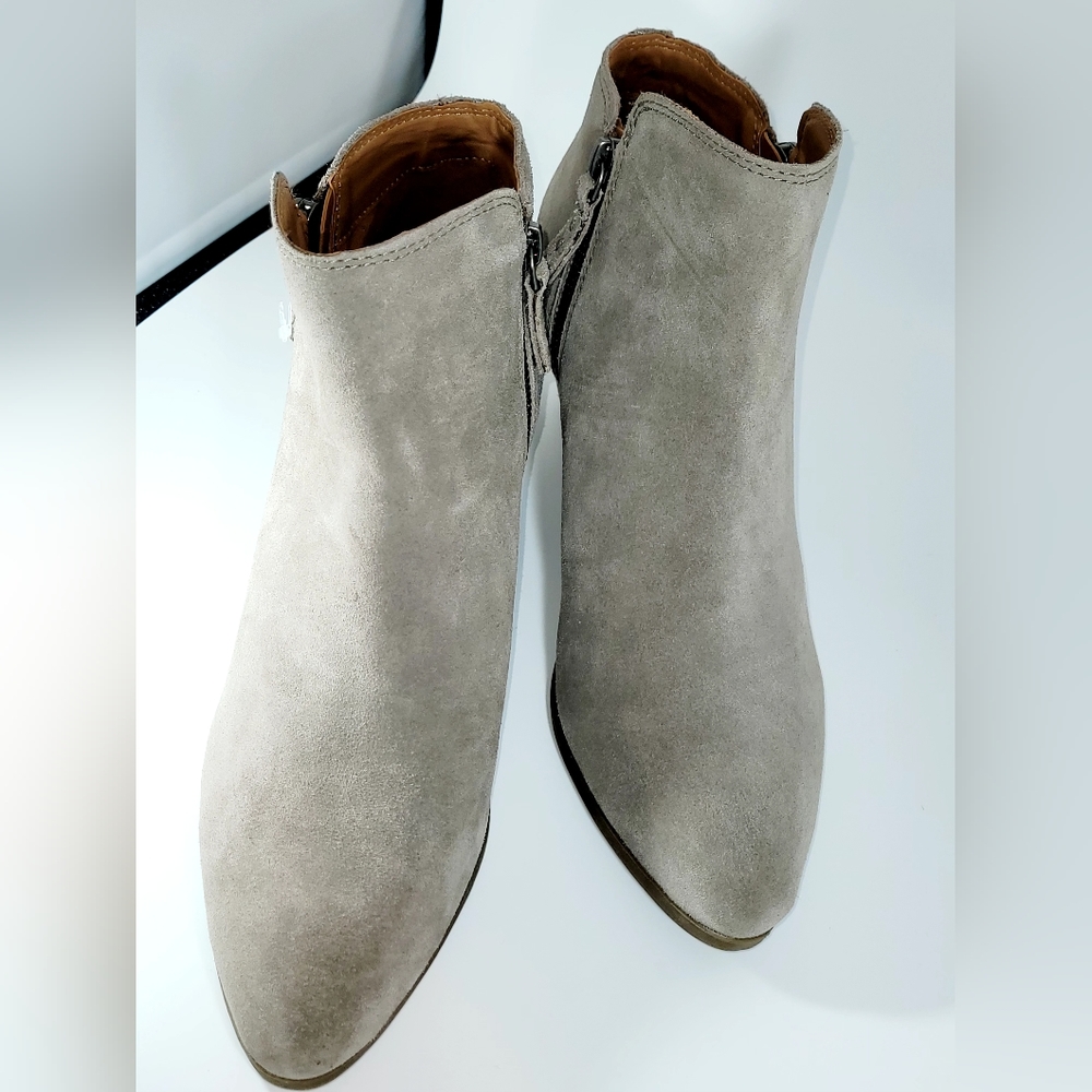 NWOT-❤️-Frye-Judith-Suede Zipped Booties-Taupe-Size 10 - Picture 2 of 8